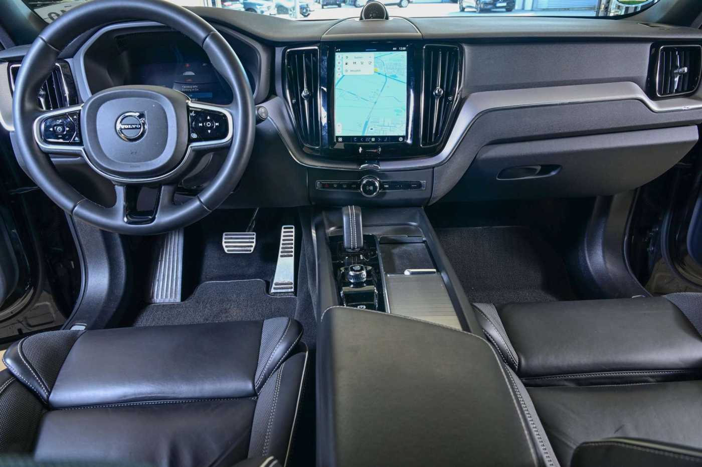 Volvo  B4  AWD R-Design Navi ACC