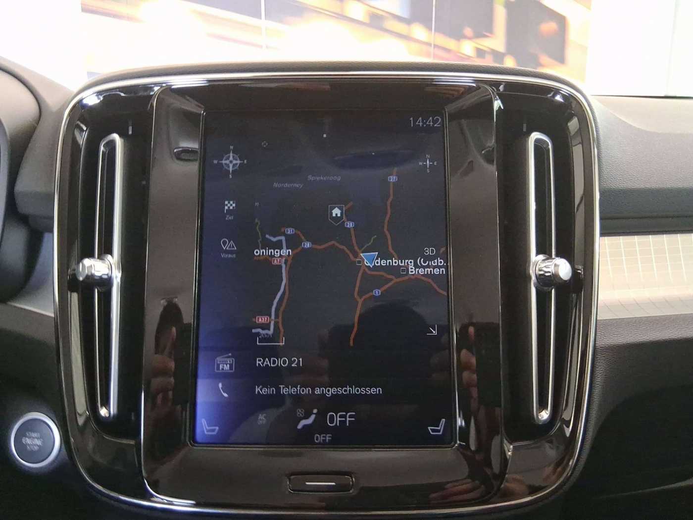 Volvo  T3 Momentum Pro Navi ACC Kamera AHK el. Klimaauto.