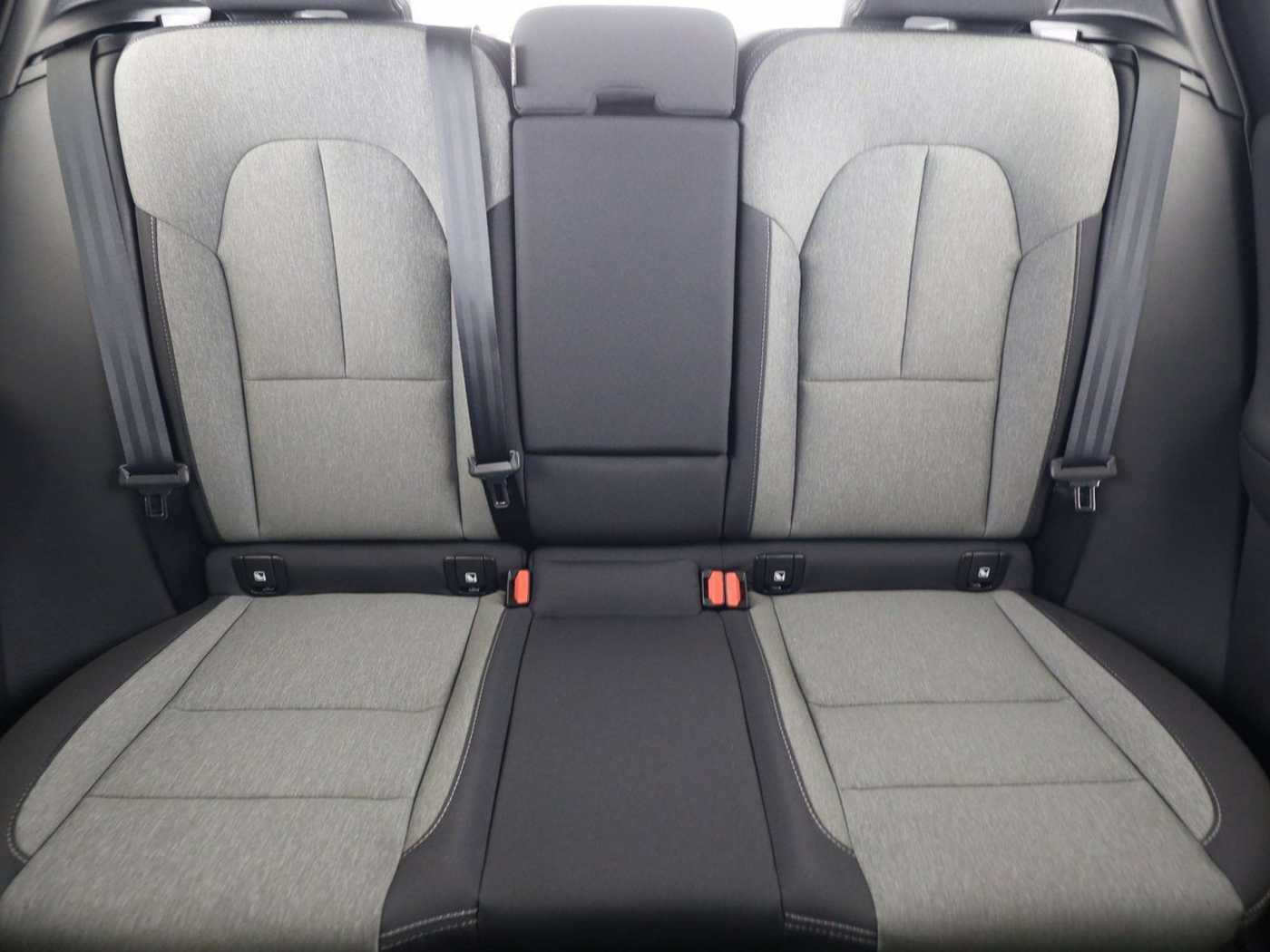 Volvo  B3 Core Kamera Navi ACC 2-Zonen-Klimaautomatik