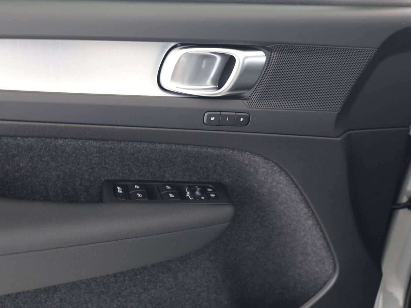 Volvo  B3 Core Kamera Navi ACC 2-Zonen-Klimaautomatik