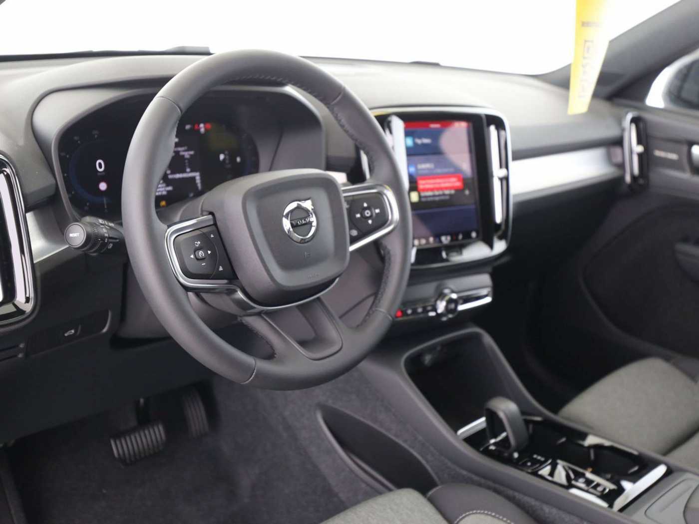 Volvo  B4 Plus Dark Navi ACC Panoramaschiebedach