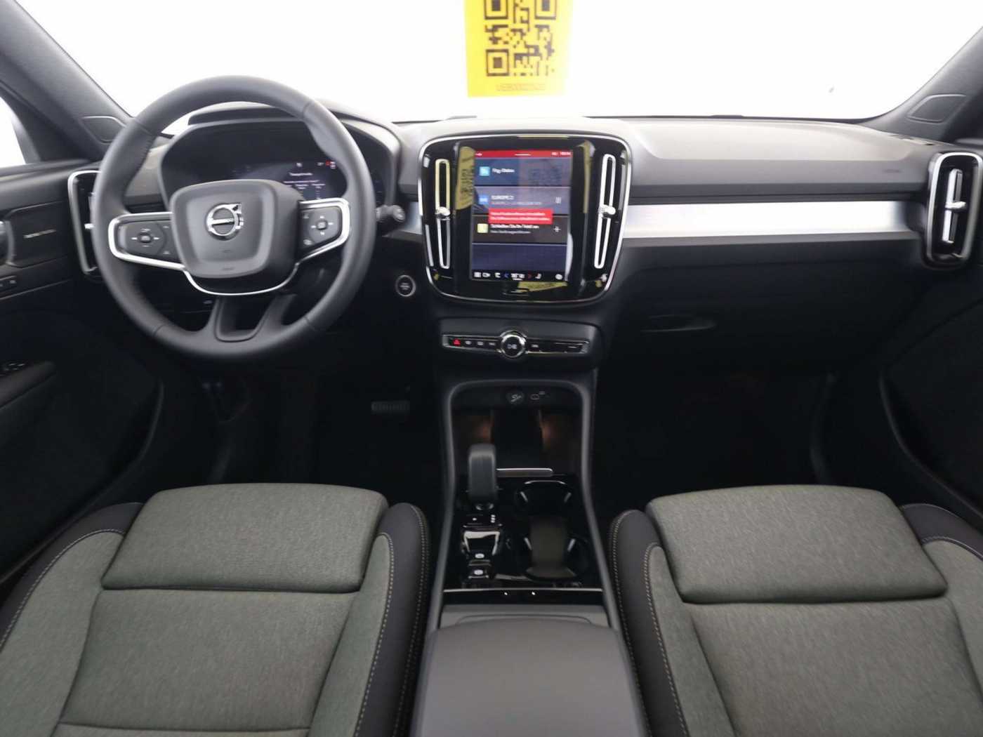 Volvo  B4 Plus Dark Navi ACC Panoramaschiebedach