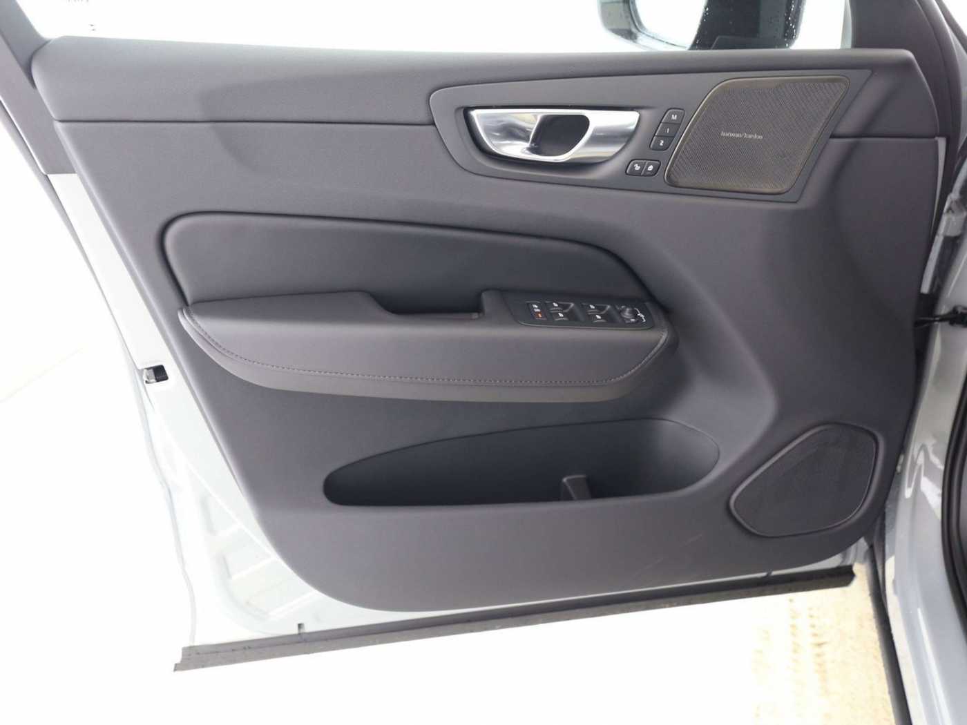 Volvo  T8 Ultimate Dark Recharge Plug-In Hybrid AWD ACC
