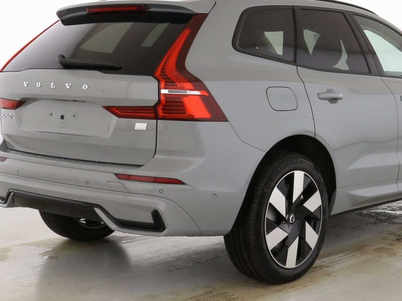 Volvo  T8 Ultimate Dark Recharge Plug-In Hybrid AWD ACC