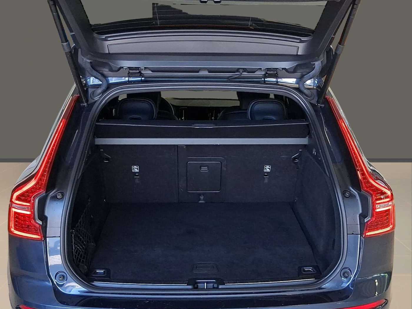 Volvo  T8 R-Design Recharge Plug-In Hybrid AWD ACC