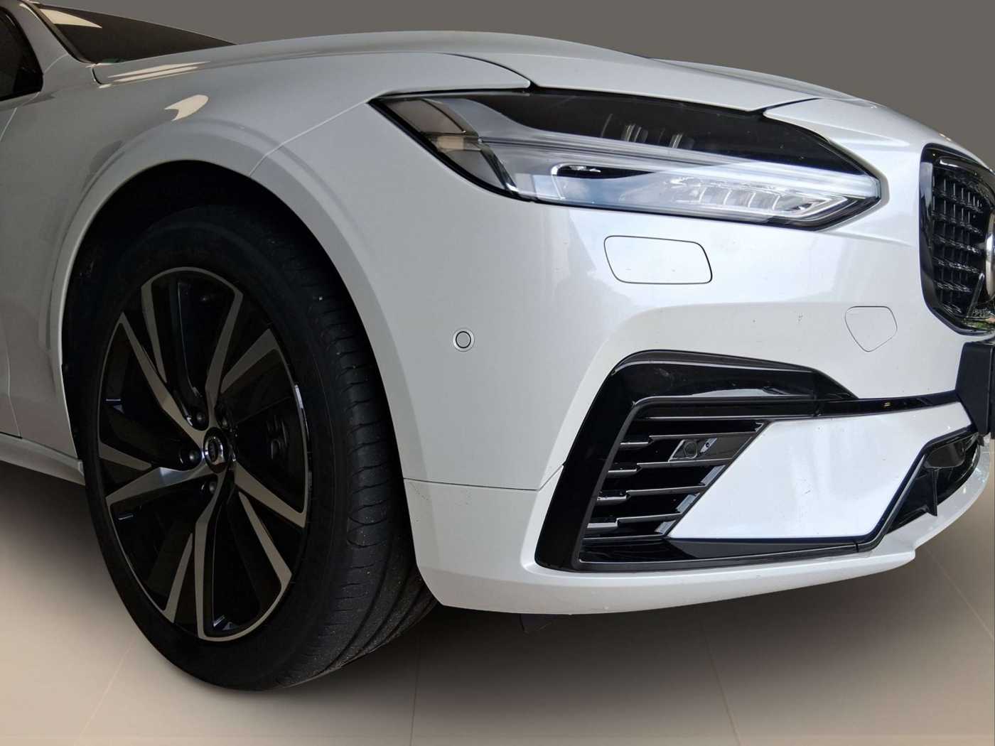 Volvo  T6 Plus Dark Recharge Plug-In Hybrid AWD