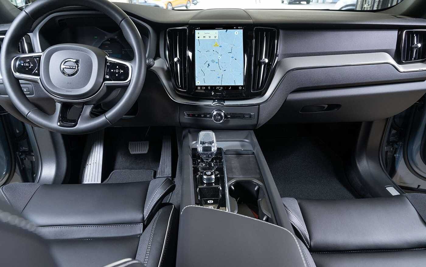 Volvo  T6 AWD Plug-in Hybrid Plus Dark Recharge  ACC