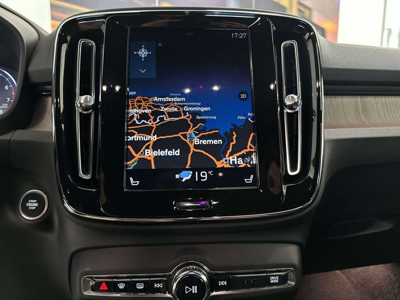 Volvo  T4 Inscription Navi BLIS Leder ACC Kamera AHK Met.