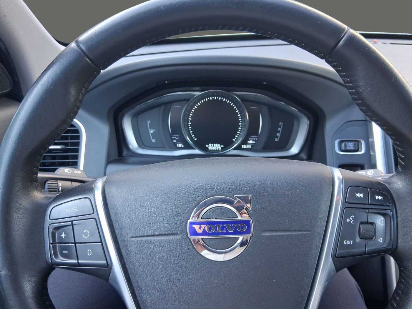 Volvo  D4 Summum Navi Leder Klimaautomatik Standheizung