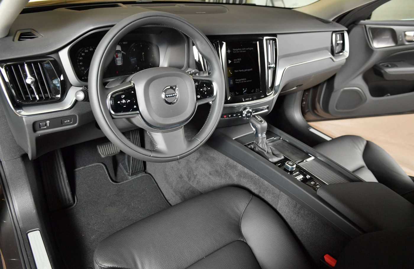 Volvo  Momentum Pro Navi Leder 360° Kamera Standhzg