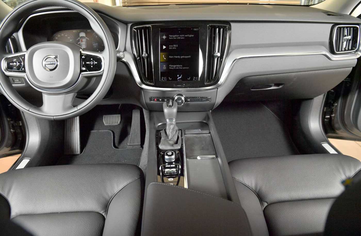 Volvo  Momentum Pro Navi Leder 360° Kamera Standhzg