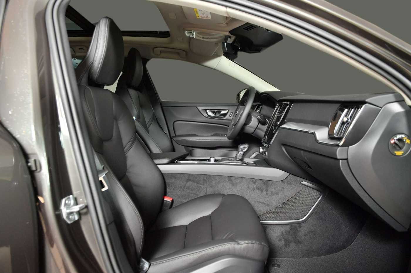 Volvo  Momentum Pro Navi Leder 360° Kamera Standhzg