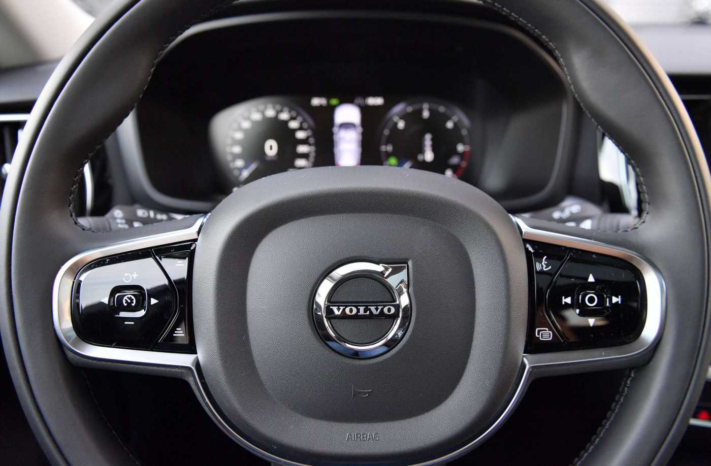 Volvo  Momentum Pro Navi Leder 360° Kamera Standhzg