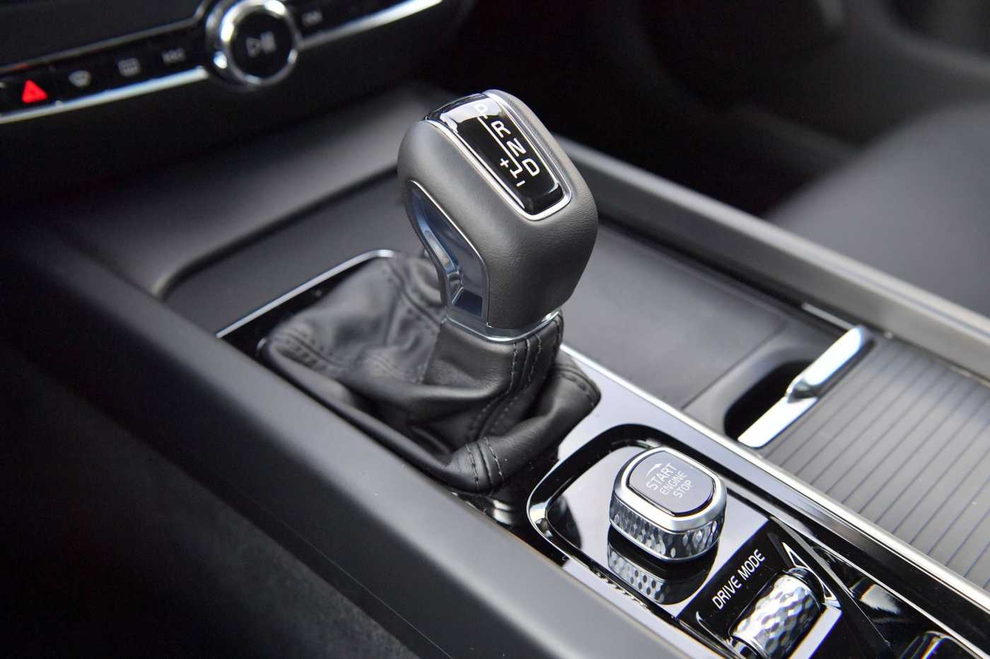 Volvo  Momentum Pro Navi Leder 360° Kamera Standhzg