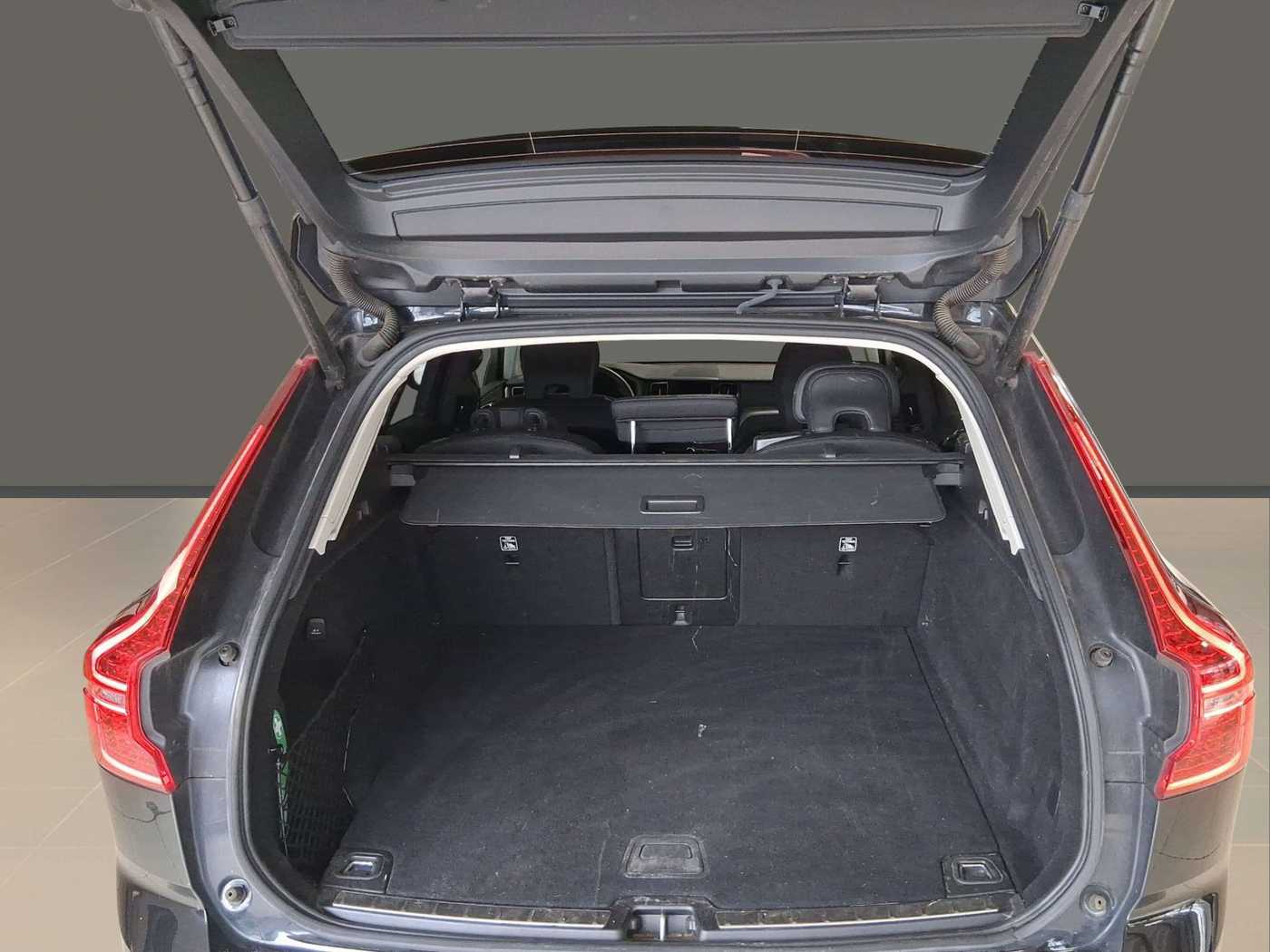 Volvo  B4 Core Navi ACC Kamera 2-Zonen-Klimaautomatik