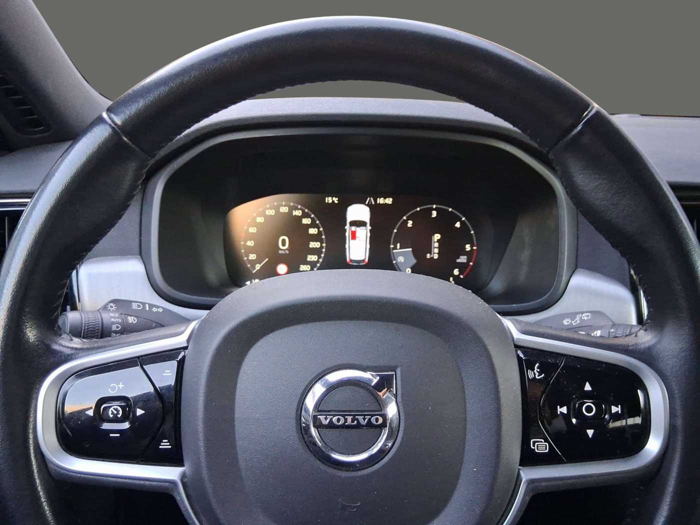 Volvo  D4 Momentum Pro Navi Leder ACC Kamera AHK Met.