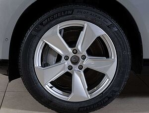 Volvo  Ultra Twin Motor AWD  7-Sitzer Panoramadach CARE