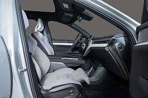 Volvo  Ultra Twin Motor AWD  7-Sitzer Panoramadach CARE