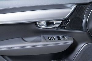Volvo  CC B4 Plus AWD Navi Leder Voll-LED ACC