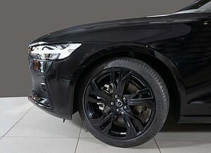 Volvo  B4 Benzin Plus Dark Black-Line ACC Panoramadach