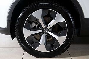 Volvo  B4 Plus Dark 2WD Navi ACC 2-Zonen-Klimaautomatik