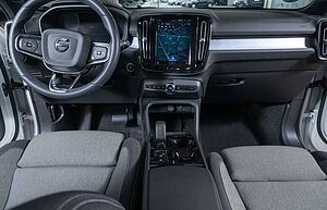 Volvo  B4 Plus Dark 2WD Navi ACC 2-Zonen-Klimaautomatik