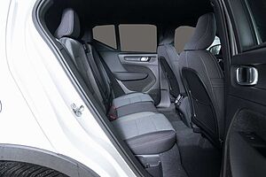 Volvo  B4 Plus Dark 2WD Navi ACC 2-Zonen-Klimaautomatik