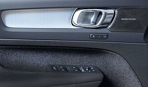 Volvo  B4 Plus Dark 2WD Navi ACC 2-Zonen-Klimaautomatik
