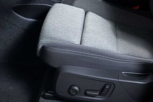 Volvo  B4 Plus Dark 2WD Navi ACC 2-Zonen-Klimaautomatik