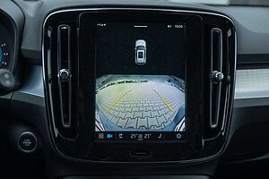 Volvo  B4 Plus Dark 2WD Navi ACC 2-Zonen-Klimaautomatik