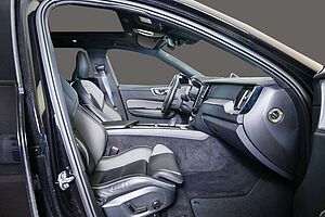 Volvo  B4  AWD R-Design Navi ACC