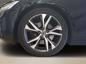 Volvo  B4  R Design Navi ACC Panoramaschiebedach