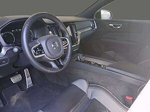 Volvo  B4  R Design Navi ACC Panoramaschiebedach
