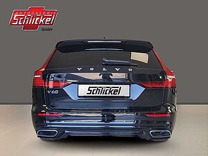 Volvo  B4  R Design Navi ACC Panoramaschiebedach