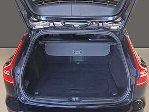 Volvo  B4  R Design Navi ACC Panoramaschiebedach