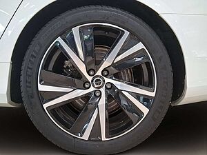 Volvo  T6 Plus Dark Recharge Plug-In Hybrid AWD