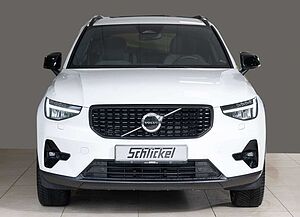 Volvo  B4 Plus Dark 2WD Navi ACC 2-Zonen-Klimaautomatik