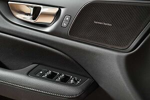 Volvo  Momentum Pro Navi Leder 360° Kamera Standhzg