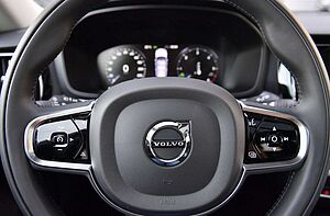 Volvo  Momentum Pro Navi Leder 360° Kamera Standhzg