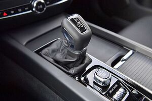 Volvo  Momentum Pro Navi Leder 360° Kamera Standhzg