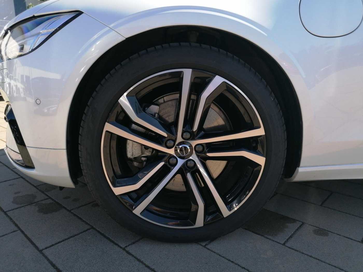 Volvo  V90