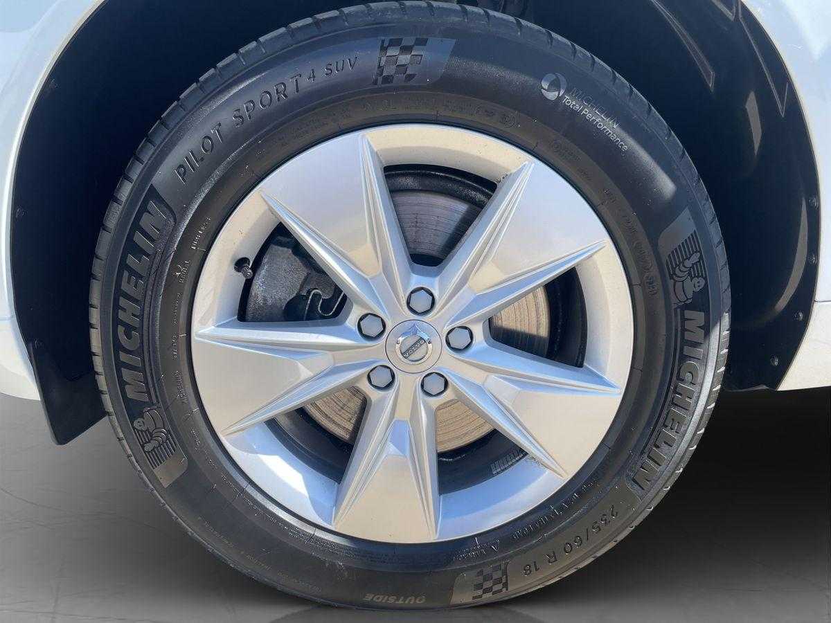 Volvo  Momentum Pro 2WD