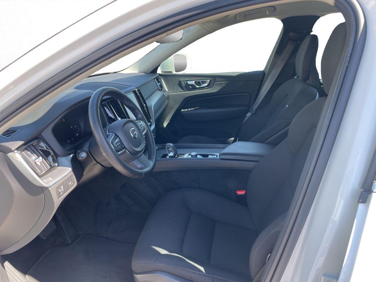 Volvo  Momentum Pro 2WD
