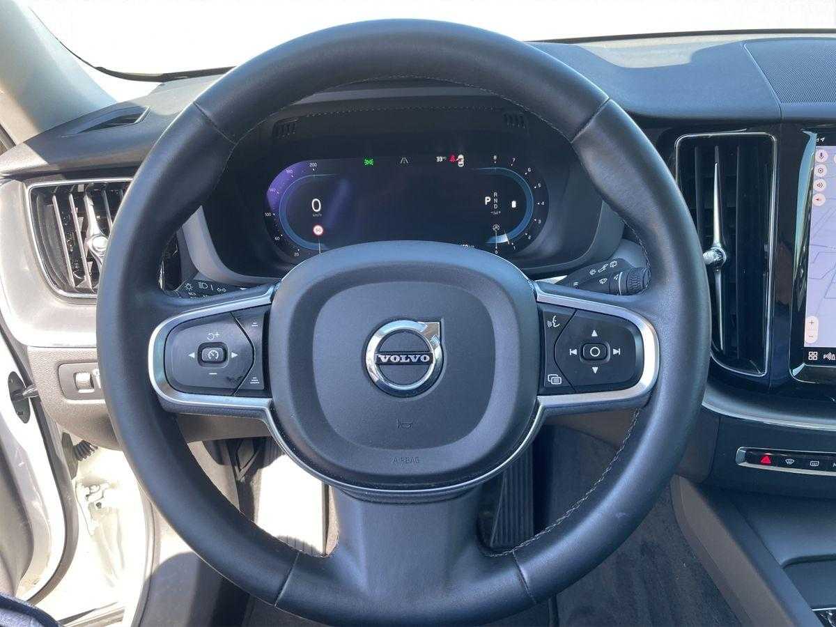 Volvo  Momentum Pro 2WD
