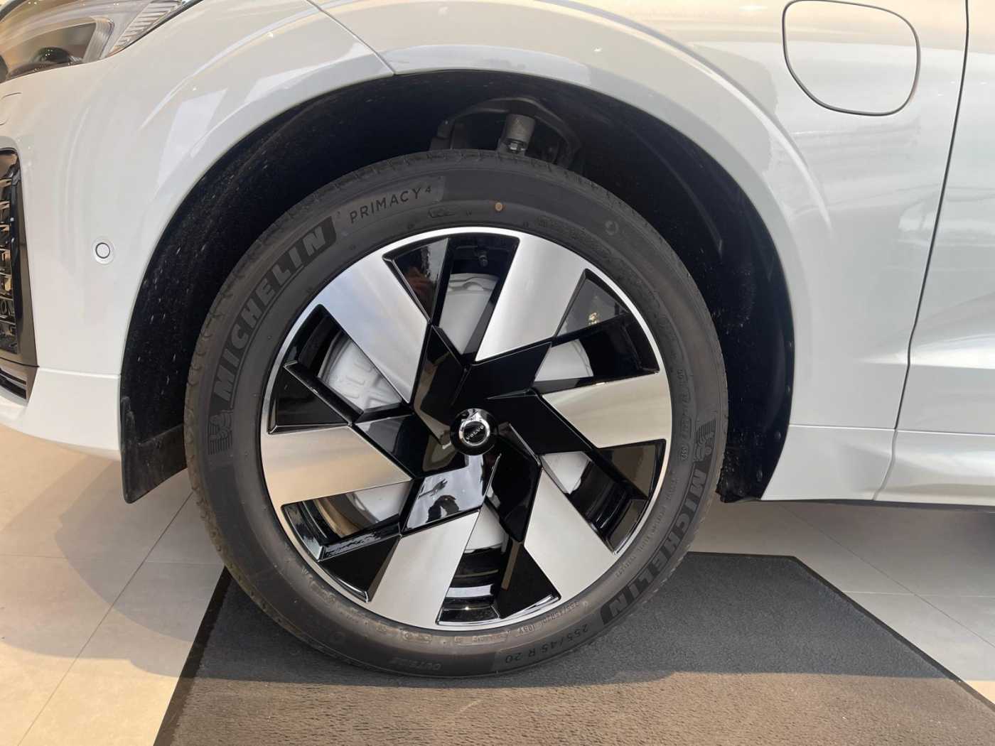 Volvo  R Design Recharge Plug-In Hybrid