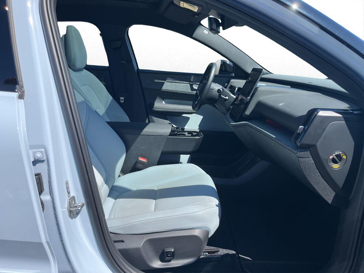 Volvo  Ultra AWD Performance Pure Electric