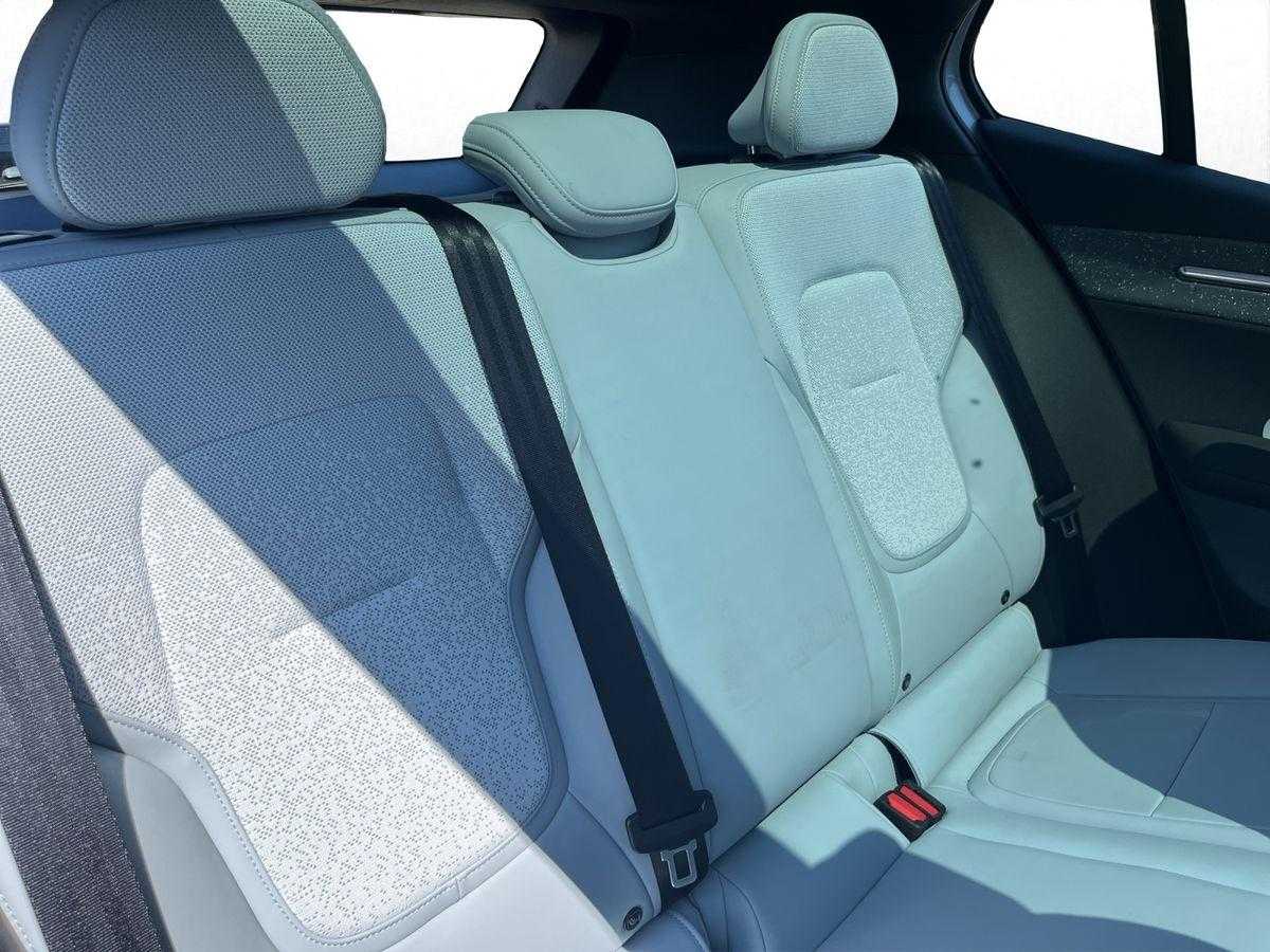 Volvo  Ultra AWD Performance Pure Electric