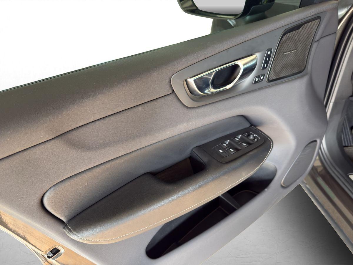 Volvo  R Design 2WD
