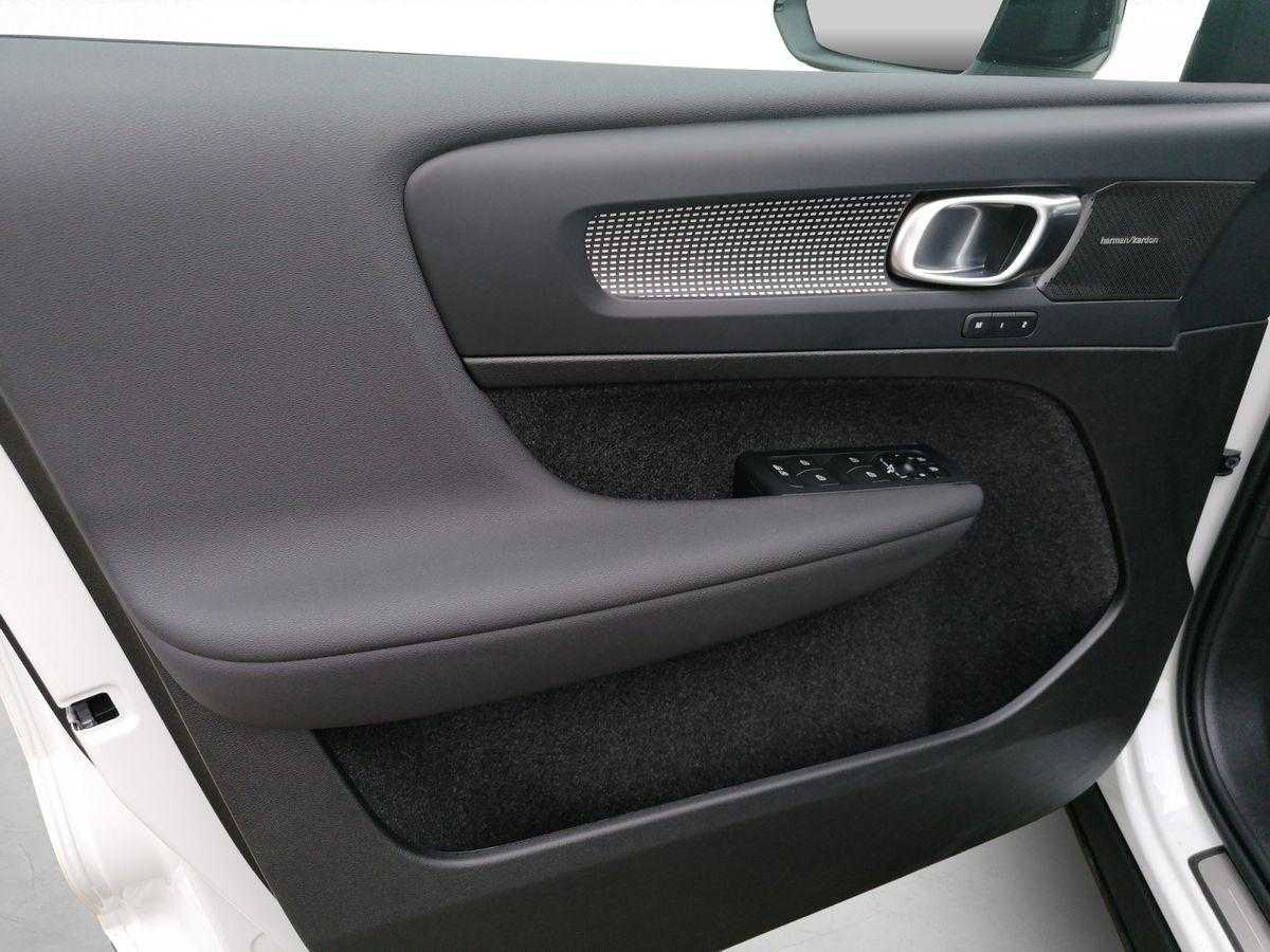 Volvo  XC40