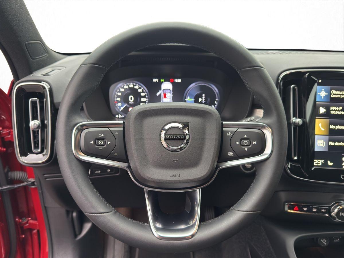 Volvo  Plus Dark 2WD
